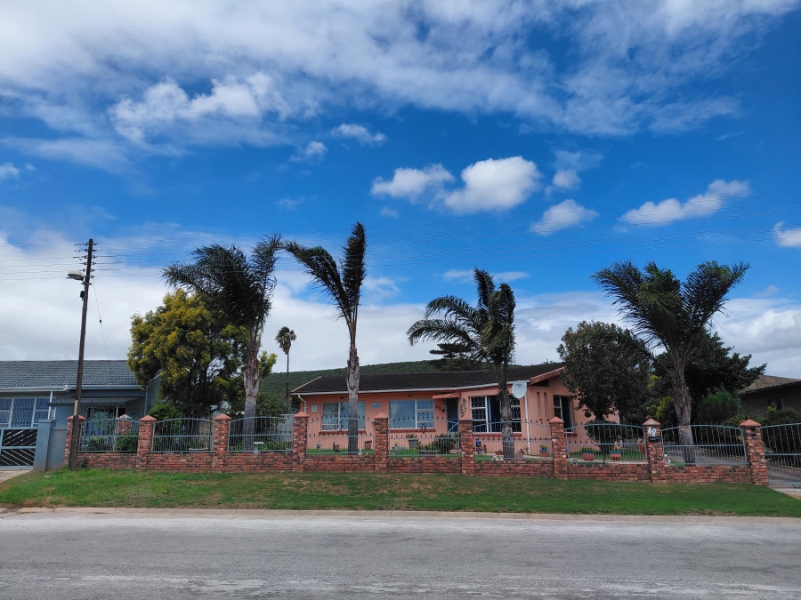 4 Bedroom Property for Sale in Bothasrus Eastern Cape